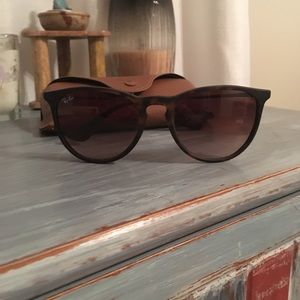 Ray ban women’s Erika sunglasses no scratches